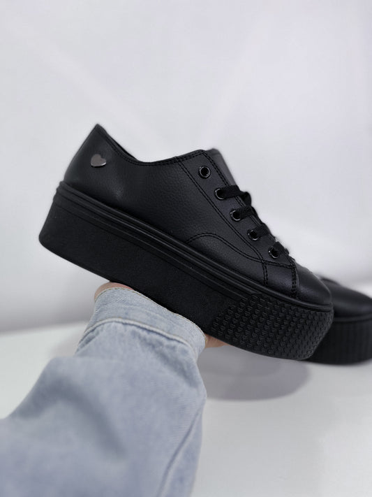 Zapatilla Mujer Efecto Cuero Negro