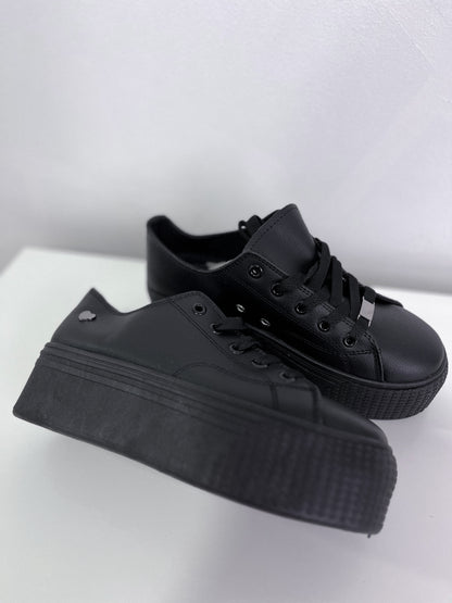 Zapatilla Mujer Efecto Cuero Negro
