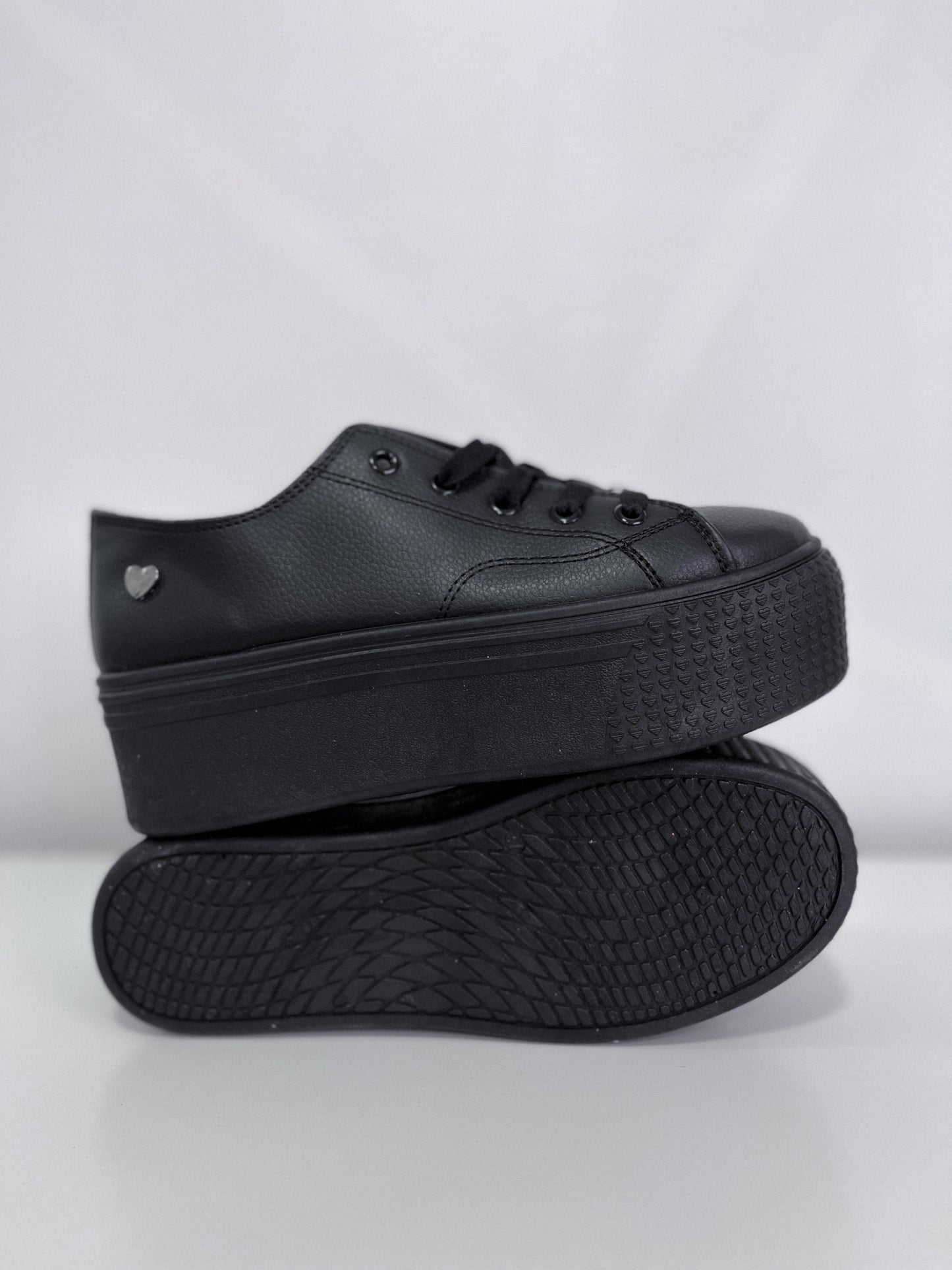 Zapatilla Mujer Efecto Cuero Negro